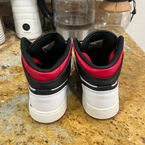 Jordan 1 size 5 - Picture 4 of 10